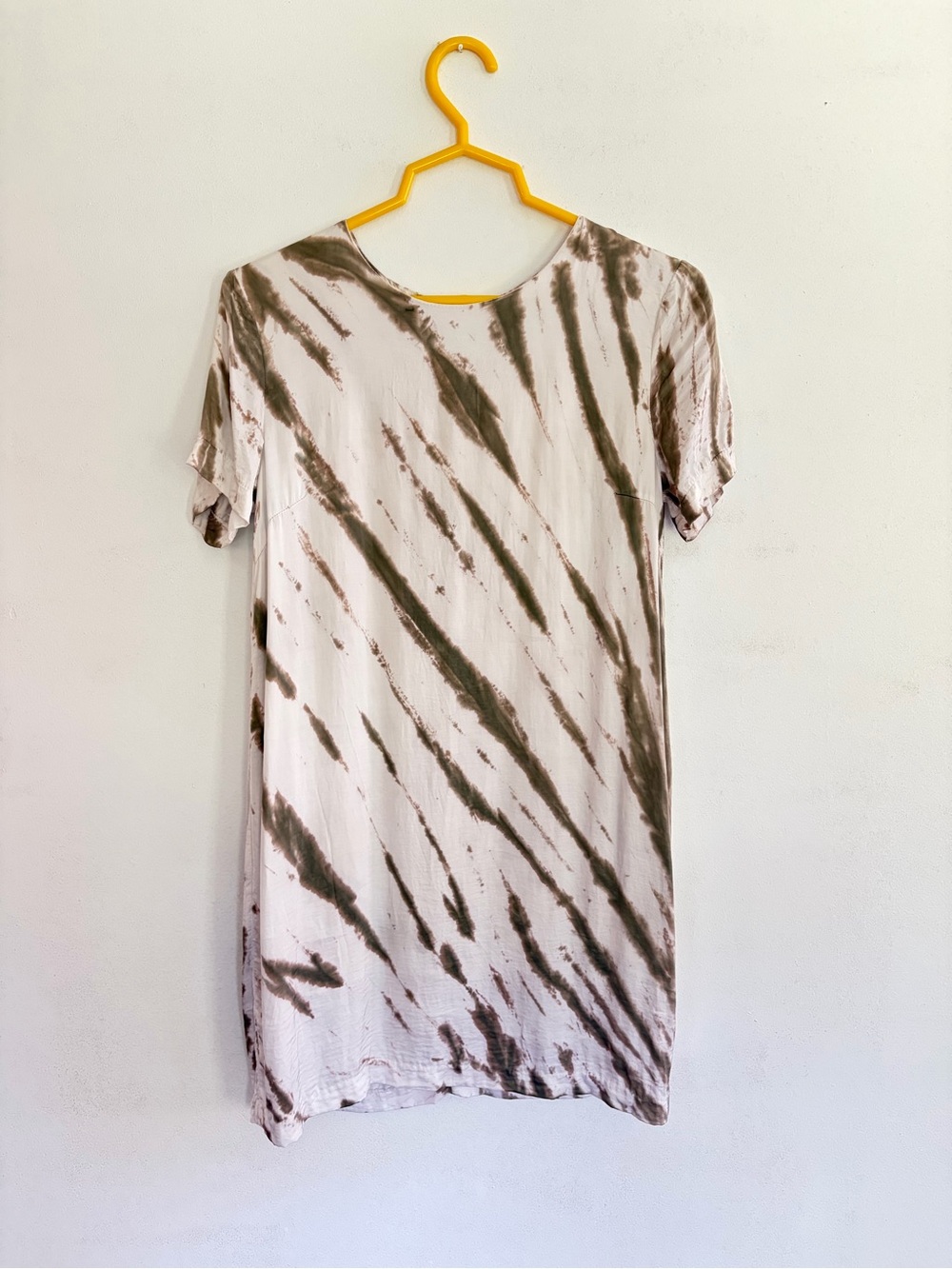 VICI Tie-Dye Shift Dress - White & Taupe